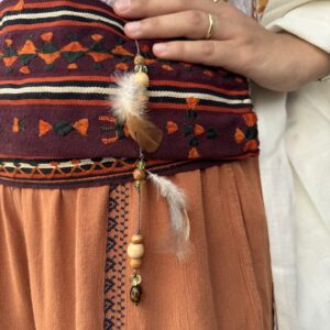 grigri moyen plume de poule marandaise fabriqué par Zazen de Zenandjock.fr