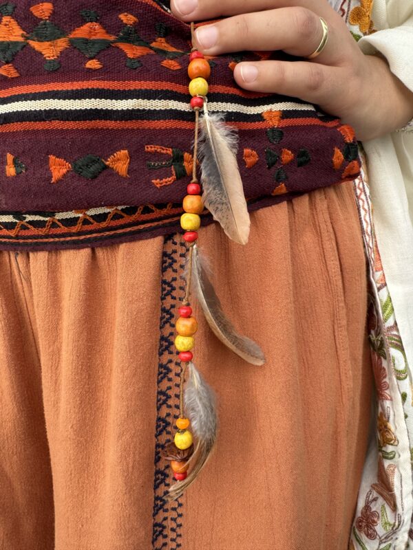 grand grigri plume de marandaises perles bois fabriqué par Zazen Zenandjock.fr