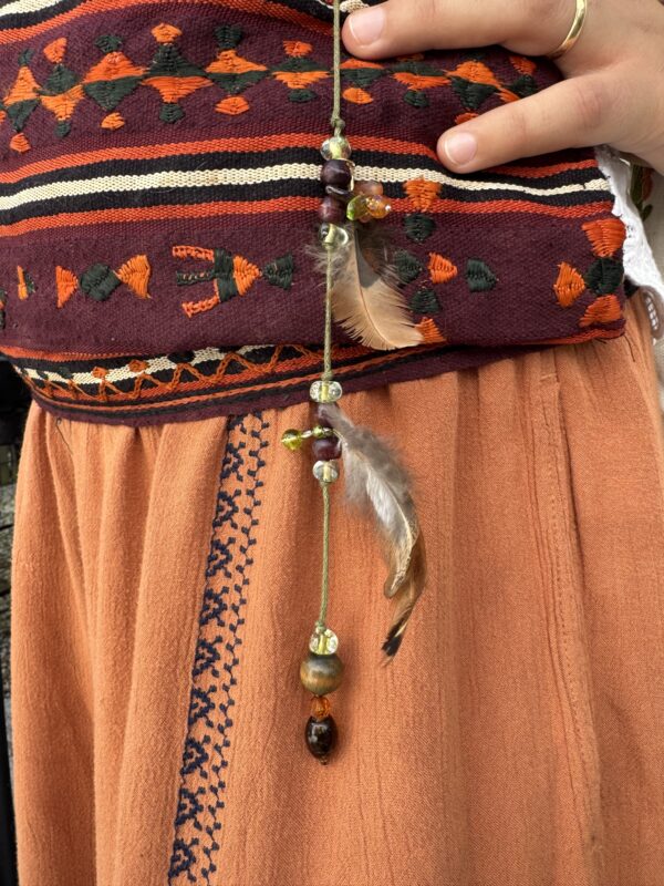Grigri moyen plume de poules marandaises fabriqué par zazen Zenandjock.fr